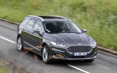 Le break Mondeo SW aura attendu son restylage pour proposer une version hybride.