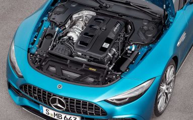 Le bloc M139 prend place sous l'immense capot. Il est toutefois moins puissant que sur l'A45 S AMG.