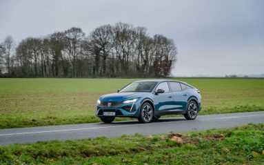 Peugeot 408 Hybrid 180 : que vaut vraiment la moins chère des hybrides rechargeables ?