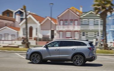 Le nouveau Renault Espace face à 4 autres grands SUV pour les familles.