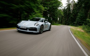 La Porsche 911 Sport Classic (992) est basée sur une Turbo.