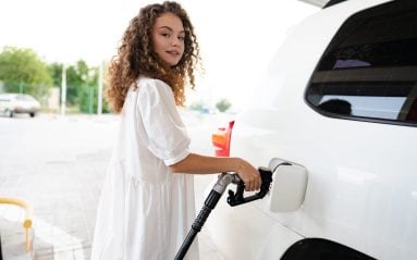 Intermarché lance dans l'Hexagone une vente flash du carburant à prix coûtant.