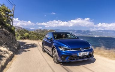 Restylée voilà deux ans, la VW Polo se présente sous les traits d'une petite Golf de 4,05 m de long. Le moteur 1.0 TSI de 95 ch lui offre une appréciable polyvalence d'usage.