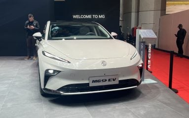Le constructeur chinois MG, dévoile au salon de Genève 2024 sa limousine 100% électrique MG9 EV.