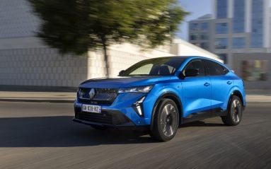 Le SUV coupé Renault Rafale viendra coiffer la gamme du constructeur avant l'été 2024.