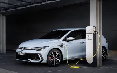 La Volkswagen Golf n'est pas morte, elle fait même un retour fracassant en 2024.