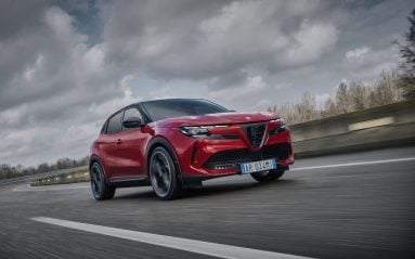 Pour ce premier essai du Junior, Alfa Romeo proposait la version sportive 100% électrique Veloce de 280 ch dotée d'un châssis spécifique