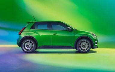 La Renault 5 five d'entrée de gamme est désormais disponible à la commande avec un prix inférieur à 25 000 € sans déduire le bonus.