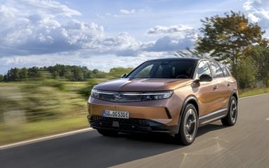 En électrique et sur la future version hybride rechargeable, l'Opel Grandland adopte des amortisseurs à technologie FSD. Mais comme à son habitude, Opel a choisi des réglages fermes.