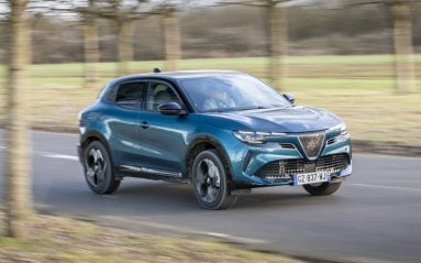 Essai Alfa Romeo Junior hybride 136 ch : avis et chiffres complets sur le moteur le moins cher.