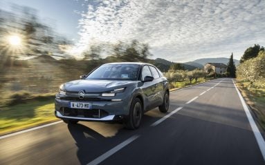 La nouvelle Citroën C4 restylée s'offre un nouveau regard, plus consensuel. Derrière ces changements cosmétiques, les évolutions techniques sont plus discrètes.
