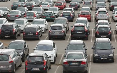 Puis-je garer ma voiture sans contrôle technique valide ? Découvrez ce que dit le Code de la route, les sanctions et conseils pour éviter les amendes en France.