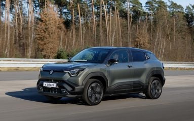 L'e Vitara est la première Suzuki 100% électrique à débarquer en France à l'automne. La marque lancera trois autres modèles wattés d'ici 2030.
