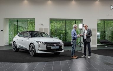 Terminé l'appellation DS 4. La compacte tricolore adapte le nom N°4 à la connotation plus luxueuse. Derrière les évolutions esthétiques, elle gagne de nouveaux moteurs, dont un 100% électrique. 