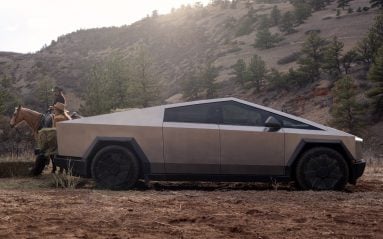 Devenu symbole de la détestation de Tesla et d'Elon Musk, le Cybertruck fait face à une décote record. 