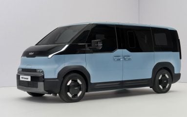 La gamme du fourgon électrique Kia PV5 Passenger débute à 39 550 € et grimpe jusqu'à 46 100 €.