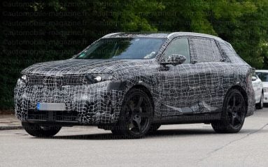 Voici les premières images du futur BMW iX5. Il est attendu dans la gamme courant 2026.