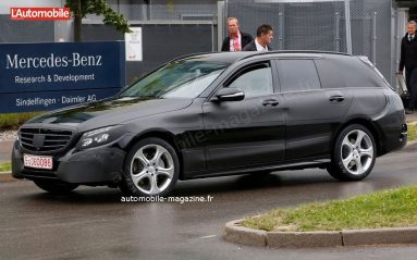 Un an après une nouvelle Classe S, c'est la tradition dans la maison Mercedes, la Classe C fait également peau neuve. La prochaine mouture de la familiale en subit les influences, et se déclinera toujours en break, comme la Classe E. Premières images.