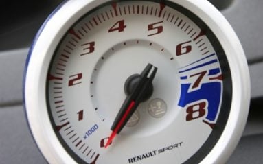 Une ambiance sport pure souche pour la Twingo R.S. badgée Gordini.