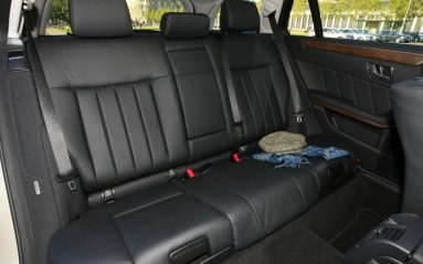 La longueur d'assise de la banquette a régressé et apparaît, désormais, un peu juste.