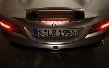 Notez la plaque d'immatriculation de notre modèle d'essai, sympathique clin d'oeil à la victoire de Stirling Moss aux Mille Miglia, en 1955, sur une SLR.