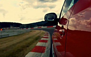 Sur circuit, la Fabia RS s’en tire honorablement. Le freinage s’avère endurant, et le comportement, contre toute attente, pas si sous-vireur.