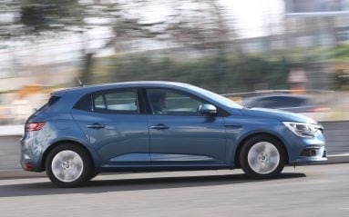 Du confort avant toute chose: cela semble être le credo de la Renault Mégane 4. Un constat particulièrement valable pour cette version d’accès, qui mise aussi sur un tarif serré et n’apparaît pas sous-motorisée.