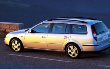 Disponible en quatre et en cinq portes, la Mondeo existe aussi en version break Clipper, au coffre généreux.