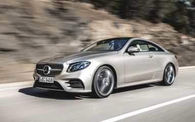 Contrairement à sa devancière, la deuxième génération de Classe E Coupé hérite de la plate-forme de la berline "E".
