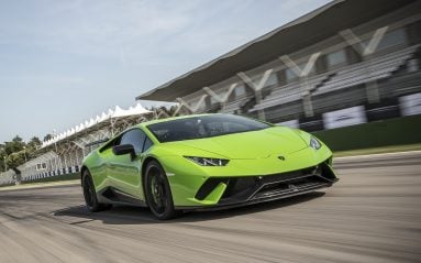 Sur la piste d'Imola, la Lamborghini Huracan Performante fait montre d'une efficacité redoutable.