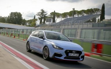 Coup d'essai de Hyundai dans le segment des compactes sportives, cette i30 N apparaît plutôt réussie.