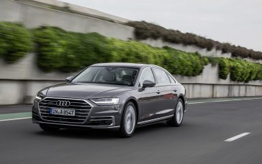 Si le style de cette Audi A8 de quatrième génération ne révolutionne pas le genre, sa palette de technologies impressionne.