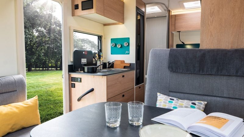 Chez Joa Camp, le monde du véhicule de loisirs est voulu comme un monde accessible au plus grand nombre.