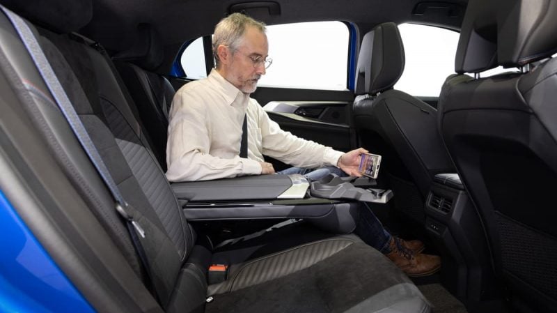 A l'arrière, le Renault Rafale offre un bel espace aux jambes