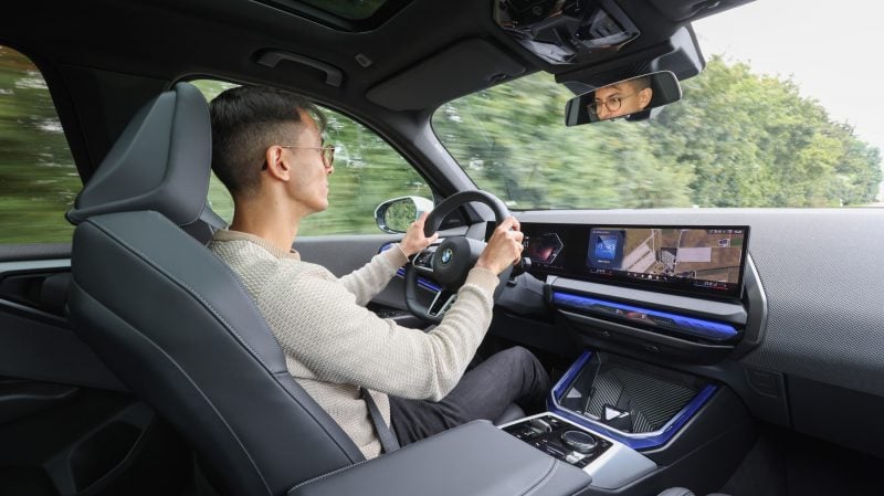 Grâce à la grande amplitude de réglages, on trouve facilement une bonne position de conduite au volant du nouveau BMW X3.