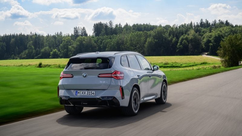 Le nouveau BMW X3 peut recevoir en option une suspension pilotée efficace.