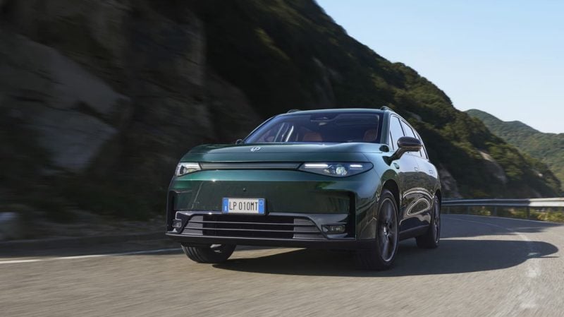 Le C10 REEV, annoncé comme bien plus efficient, sera dévoilé au prochain Salon de l’automobile de Bruxelles, en janvier prochain.