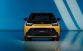 Comme la plupart des Toyota récentes, l'Aygo X restylée sera proposée en finition sportive GR Sport, reconnaissable ici à son capot noir et sa couleur jaune moutarde.