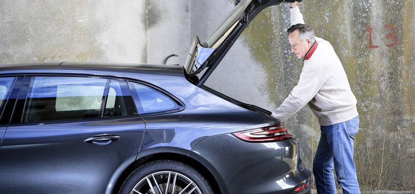 Le hayon à ouverture électrique est fort pratique pour accéder au coffre.