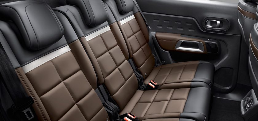 Comme un monospace, le C5 Aircross européen s'offre trois sièges individuels de même largeur.
