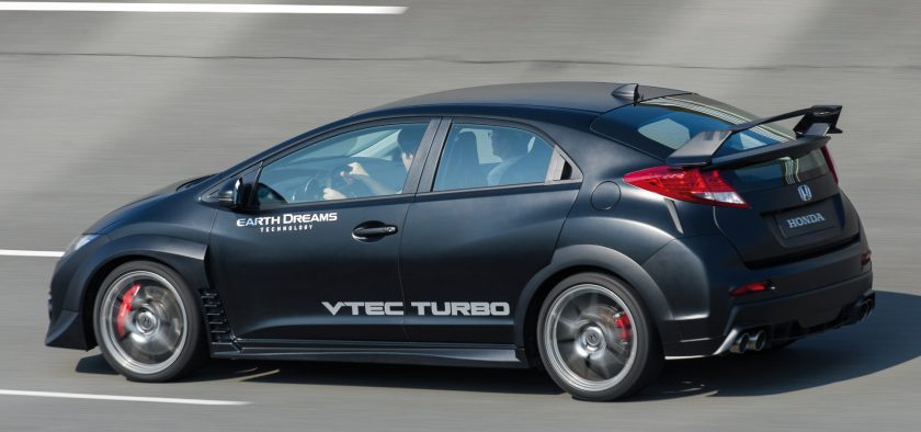 Les éléments aérodynamiques de la Civic Type R ne sont pas, ici, définitifs, mais ils ne passeront pas inaperçus.