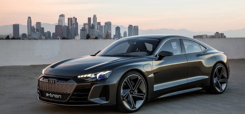 Cousine technique de la Porsche Taycan, l'Audi e-tron GT fait l'objet d'un double rappel similaire.