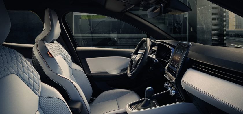 La version haut de gamme Clio Initiale Paris est cette fois proposée dès le début de carrière.