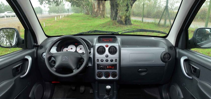 A l'extérieur comme à l'intérieur, le Berlingo Multispace n'essaye même pas de cacher son âge.