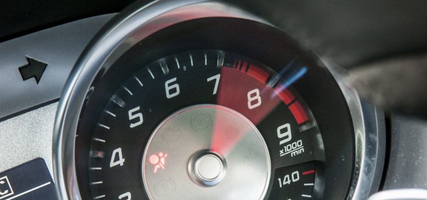 Pour faire prendre 7.200 tr/mn à cet énorme V8, mieux vaut laisser la boîte auto. sur Sport+.
