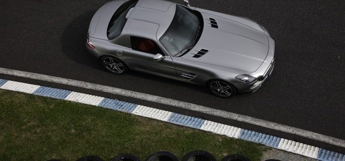 Grâce à sa structure en aluminium, cette GT garde un poids raisonnable pour sa catégorie: 1.620 kg.