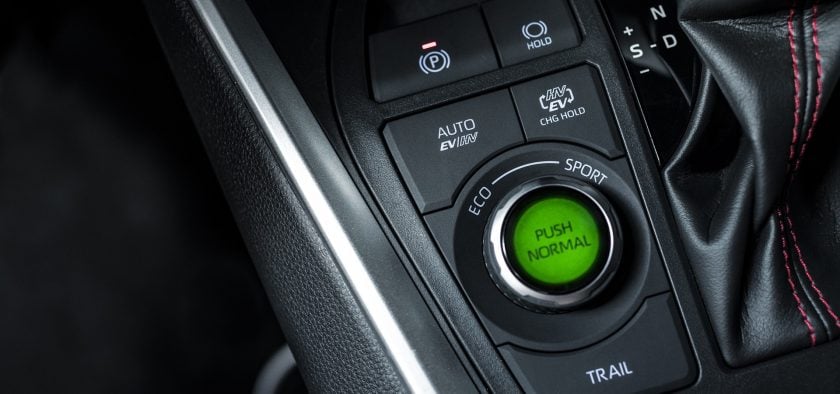 Commandes à bord de l'actuel Toyota RAV4 hybride rechargeable (2018)