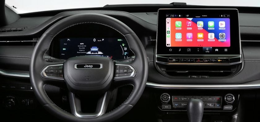 A partir du niveau Limited, l'écran tactile mesure 10,1". De manière générale, la dotation est généreuse et les prix sont bien étudiés sur ce Jeep Compass.