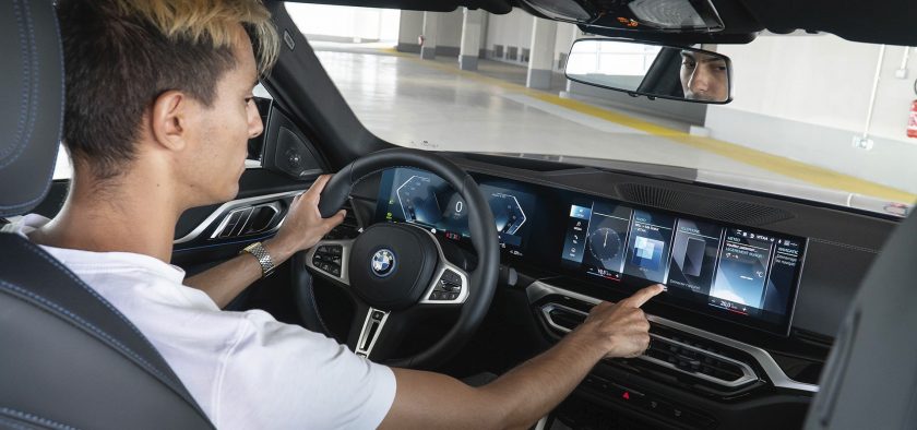Planche de bord de la berline électrique BMW i4