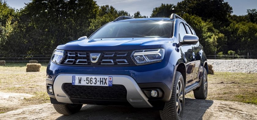 Le Dacia Duster avec son ancien logo.